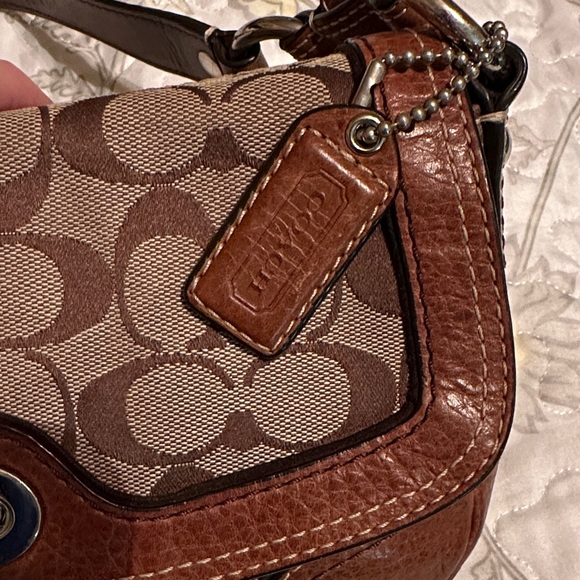 Coach Chelsea Brown and Tan Signature Shoulder Bag - Picture 11 of 16